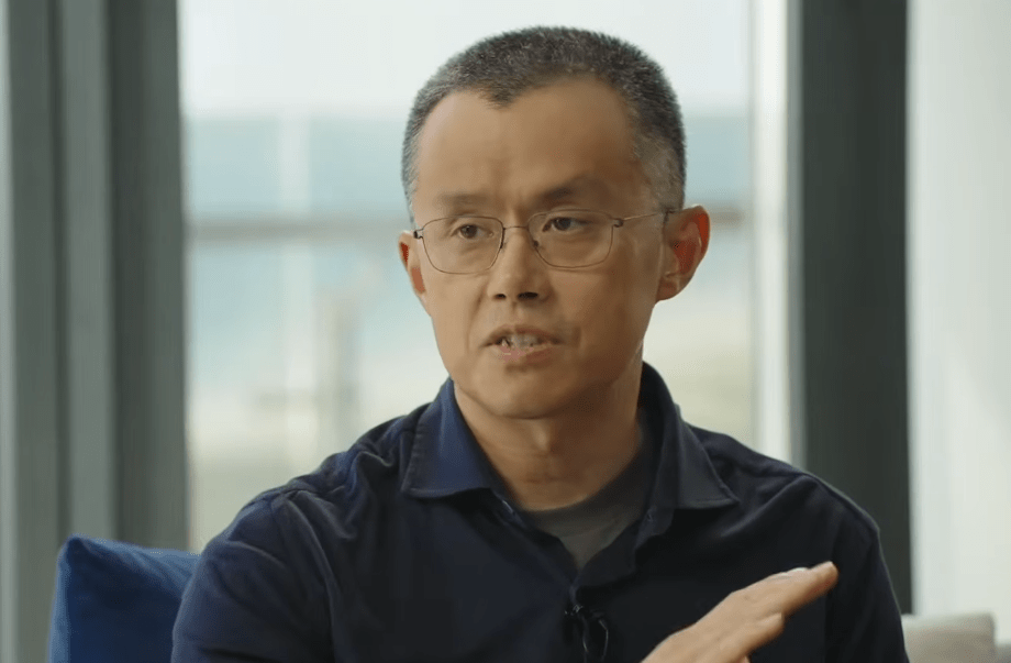 Fotografía de primer plano de Changpeng Zhao (CZ), fundador de Binance, vistiendo una camisa oscura y hablando durante una entrevista en Abu Dabi.