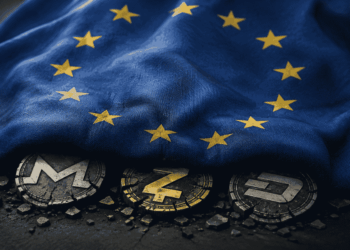 Bandera de la Unión Europea aplastando a las monedas privadas.