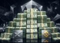 Montaña de fajos de billetes de dólares, flanqueada por placas con los logotipos de SpaceX y Binance.