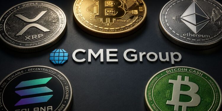 Monedas físicas de bitcoin, ether, xrp, solana y bitcoin cash alrededor del logo de CME Group.