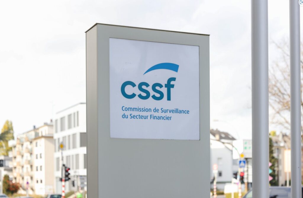 Fotografía de letrero de la CSSF de Luxemburgo.