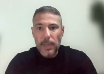 David Merino aparece ofreciendo declaraciones en un video.