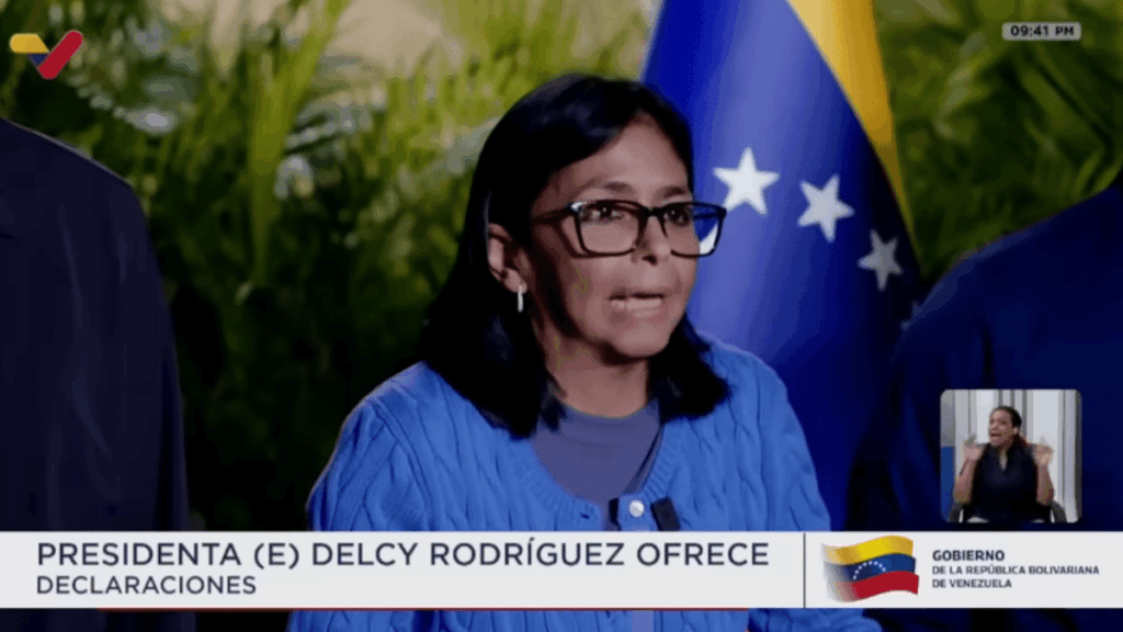 Delcy Rodríguez hablando en conferencia de prensa.