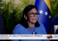 Delcy Rodríguez hablando en conferencia de prensa.