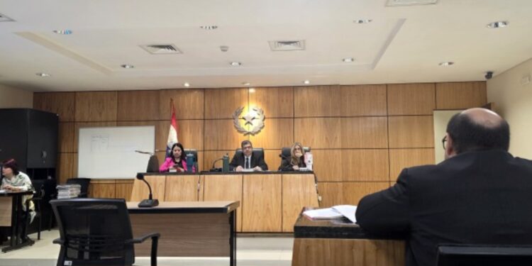 Fotografía del juicio en contra de los mineros de Bitcoin paraguayos.