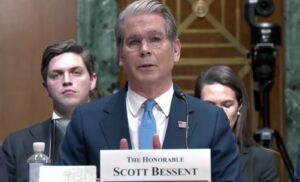 El secretario del Tesoro, Scott Bessent ofrece declaraciones ante el Comité de Finanzas del Senado.