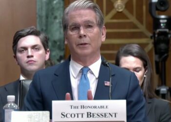 El secretario del Tesoro, Scott Bessent ofrece declaraciones ante el Comité de Finanzas del Senado.