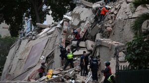 Fotografía de un edificio desplomado en Caracas tras el terremoto del 24 de junio.
