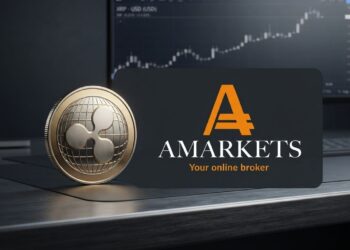 Logos de Ripple Labs y del broker Amarkets sobre mesa de color negro.