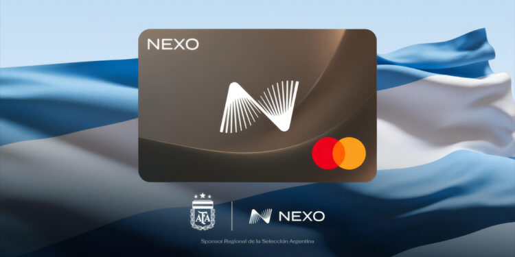 Promocional del lanzamiento de la tarjeta Nexo, grande en el centro, con una bandeta argentina detrás. Debajo el logo de la AFA y Nexo, como sponsor regional de la Selección Argentina