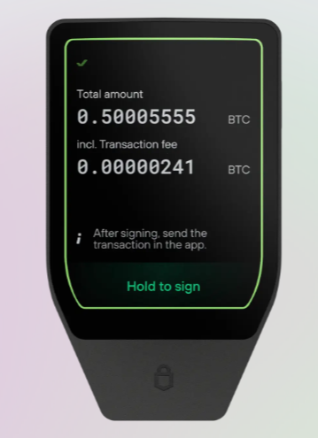 La hardware wallet Safe 7 de Trezor para almacenar bitcoin.