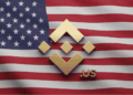 Logo de Binance, bandera de Estados Unidos.