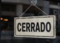 Cartel de "cerrado".