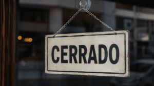 Cartel de "cerrado".