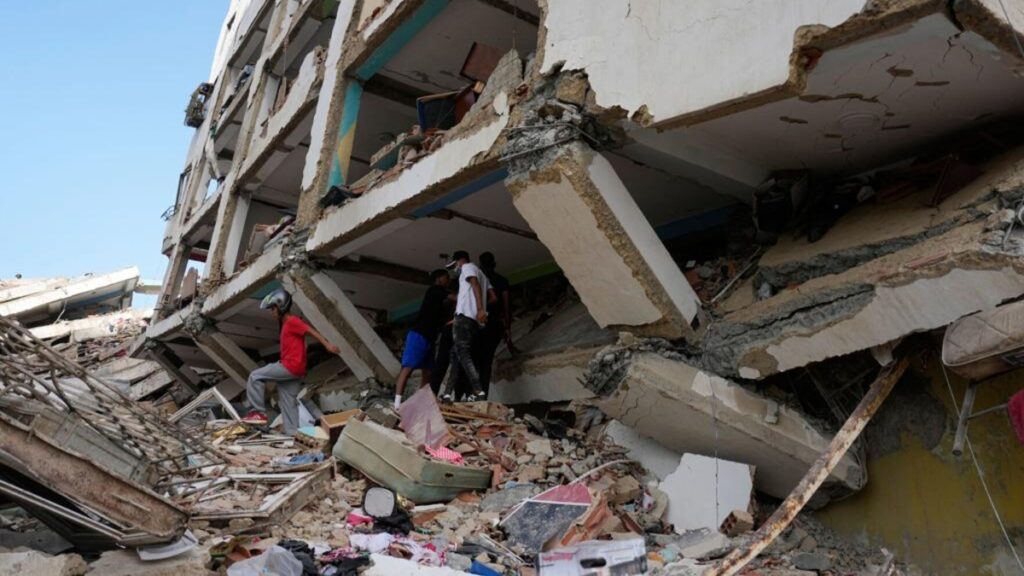 Fotografía de edificio destruido por los terremotos en Venezuela.