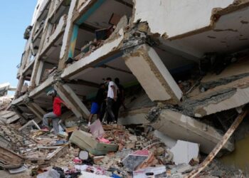Fotografía de edificio destruido por los terremotos en Venezuela.
