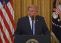 El presidente de Estados Unidos Donald Trump brindando un discurso.
