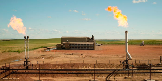 Pozo petrolífero explotado por una empresa de minería de Bitcoin.