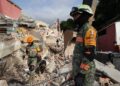 Rescatistas del Ejército mexicano colaboran en las labores de ayuda tras los terremotos en Venezuela.