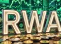 Palabra RWA con gráficos en verde en el fondo, y bitcoin alrededor.