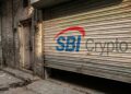 Una santamaría cerrándose con el logo de SBI Crypto.