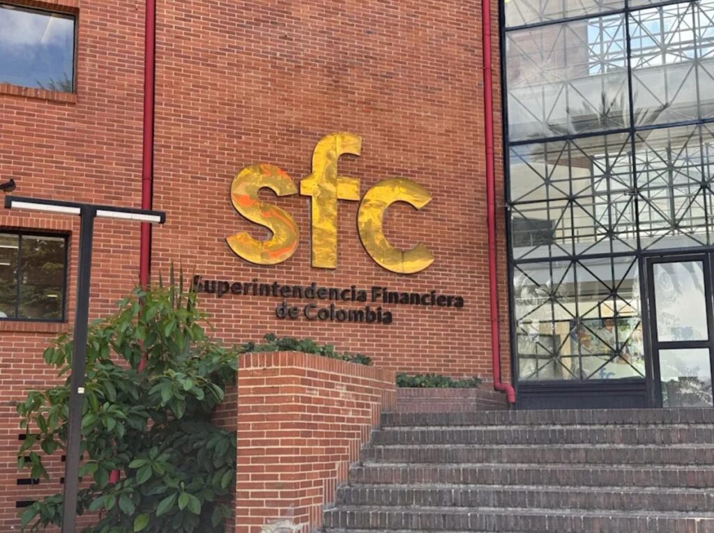 Fotografía de la sede de la SFC en Bogotá, Colombia.