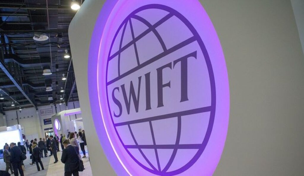 Fotografía del logo del sistema SWIFT.