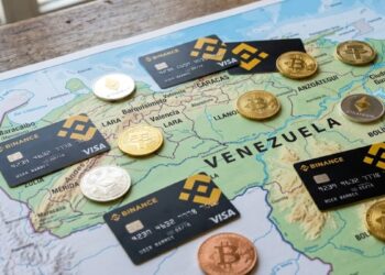 Tarjetas con el logo de Binance y criptomonedas esparcidas sobre el mapa de Venezuela.