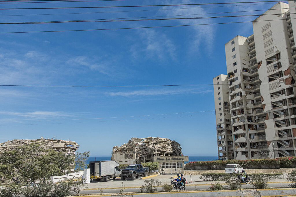 Imagen de edificios caídos luego de los terremotos vividos en La Guaira, Venezuela.