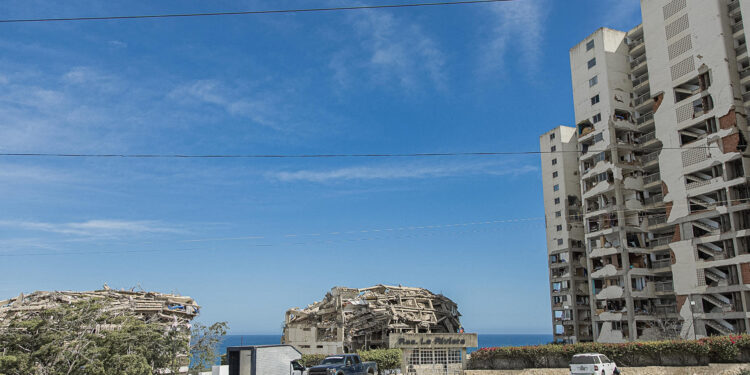 Imagen de edificios caídos luego de los terremotos vividos en La Guaira, Venezuela.