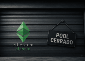 Persiana baja con el logo de Ethereum Classic y el letrero "Pool Cerrado".