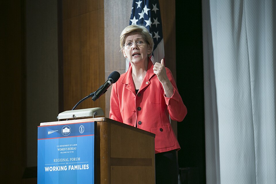 Fotografía de la senadora Elizabeth Warren.