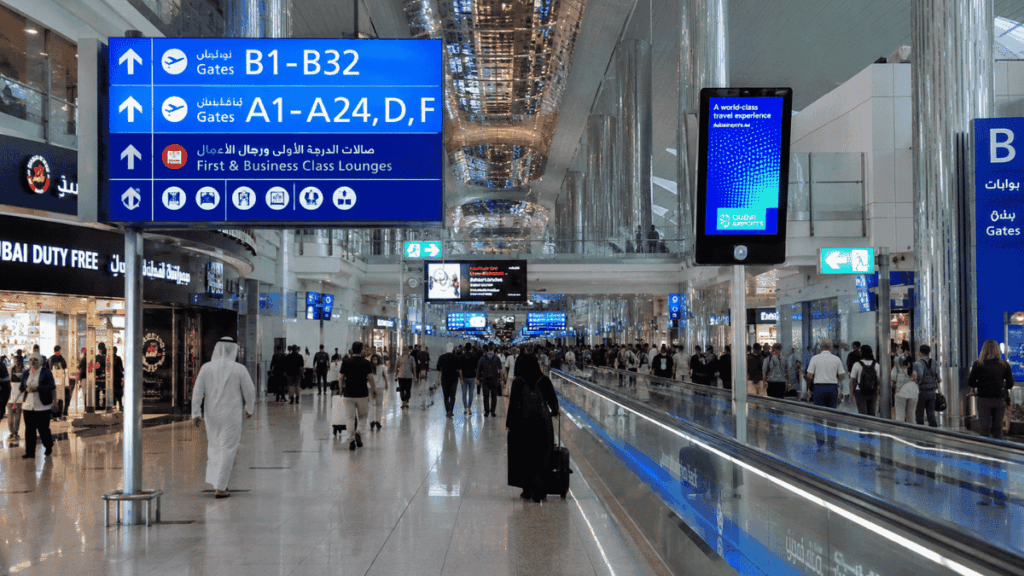 Representación del interior del Aeropuerto de Dubái.