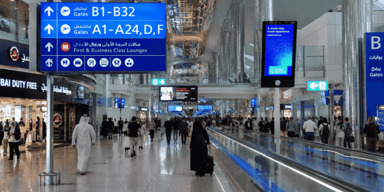Representación del interior del Aeropuerto de Dubái.
