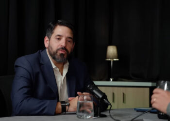 Fotografía del economista Asdrúbal Oliveros.