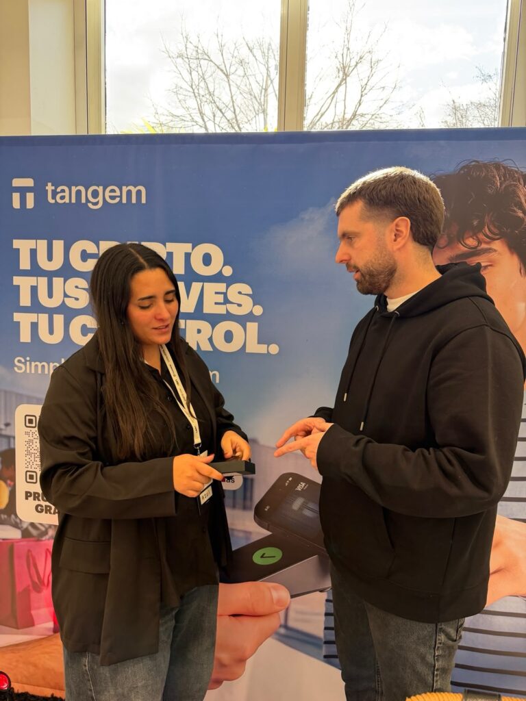 Conferencia durante el evento Latam Digital Assets Conf en Buenos Aires.