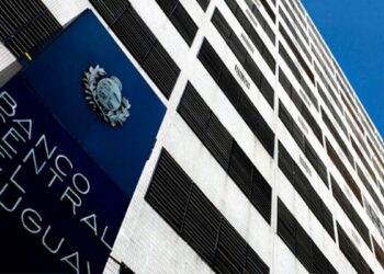 Fachada del Banco Central de Uruguay.