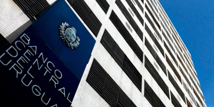 Fachada del Banco Central de Uruguay.