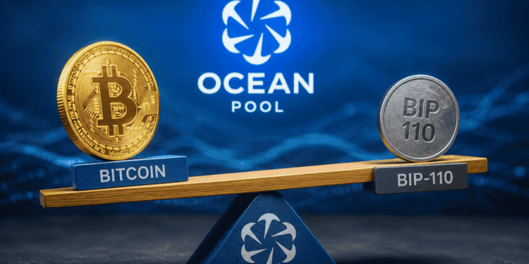 Una balanza con una moneda de bitcoin y otra que dice BIP-110. En el fondo: logo de Ocean Pool. Bitcoin es más pesado que bip-110 en esa balanza.