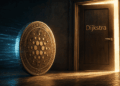 Moneda de Cardano a punto de entrar por una puerta que representa la próxima actualización.