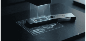Una wallet física exponiendo una vulnerabilidad.