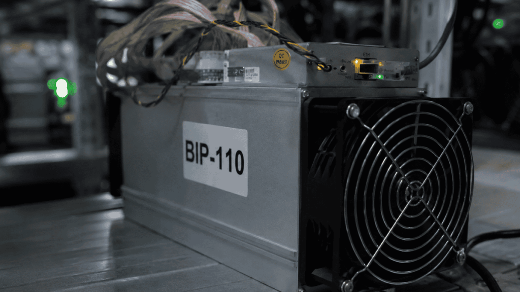 Equipo ASIC de minería de Bitcoin con la etiqueta BIP-110.