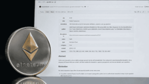 Moneda física de Ethereum y código de la EIP-8141 en Github.