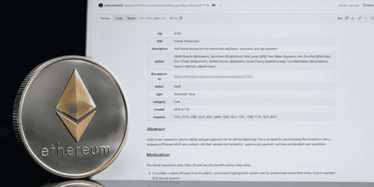 Moneda física de Ethereum y código de la EIP-8141 en Github.