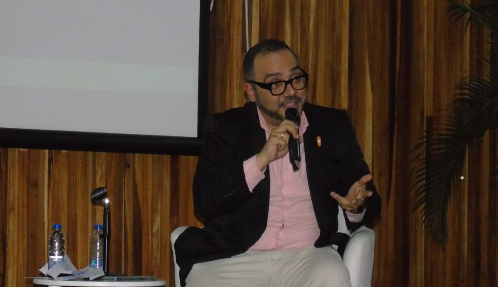 Fotografía del consultor y asesor Aníbal Garrido.