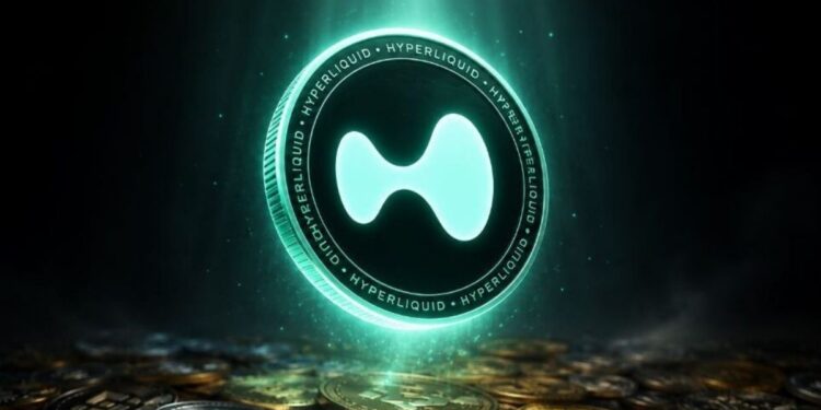 Una moneda física de Hyperliquid encima de varias criptomonedas físicas.
