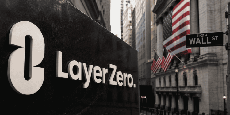 Letrero con el logo de LayerZero en Wall Street.
