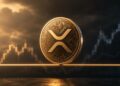 Una moneda dorada de XRP hace equilibrio sobre una soga dorada.