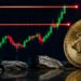 moneda física dorada de bitcoin frente a gráfico de trading de criptomonedas alcista.