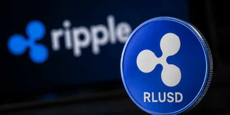 Moneda de RLUSD y logo de Ripple.